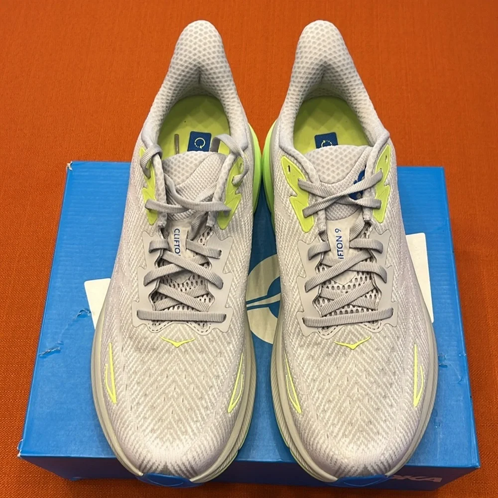 HOKA Clifton 9 - Size 10.5D - cream/blue/green brand New
